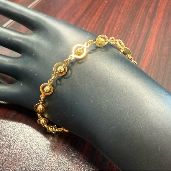 Avon “Golden Charm” Goldtone Linked Chain Bracelet with Decorative Details NIB - Picture 1 of 6